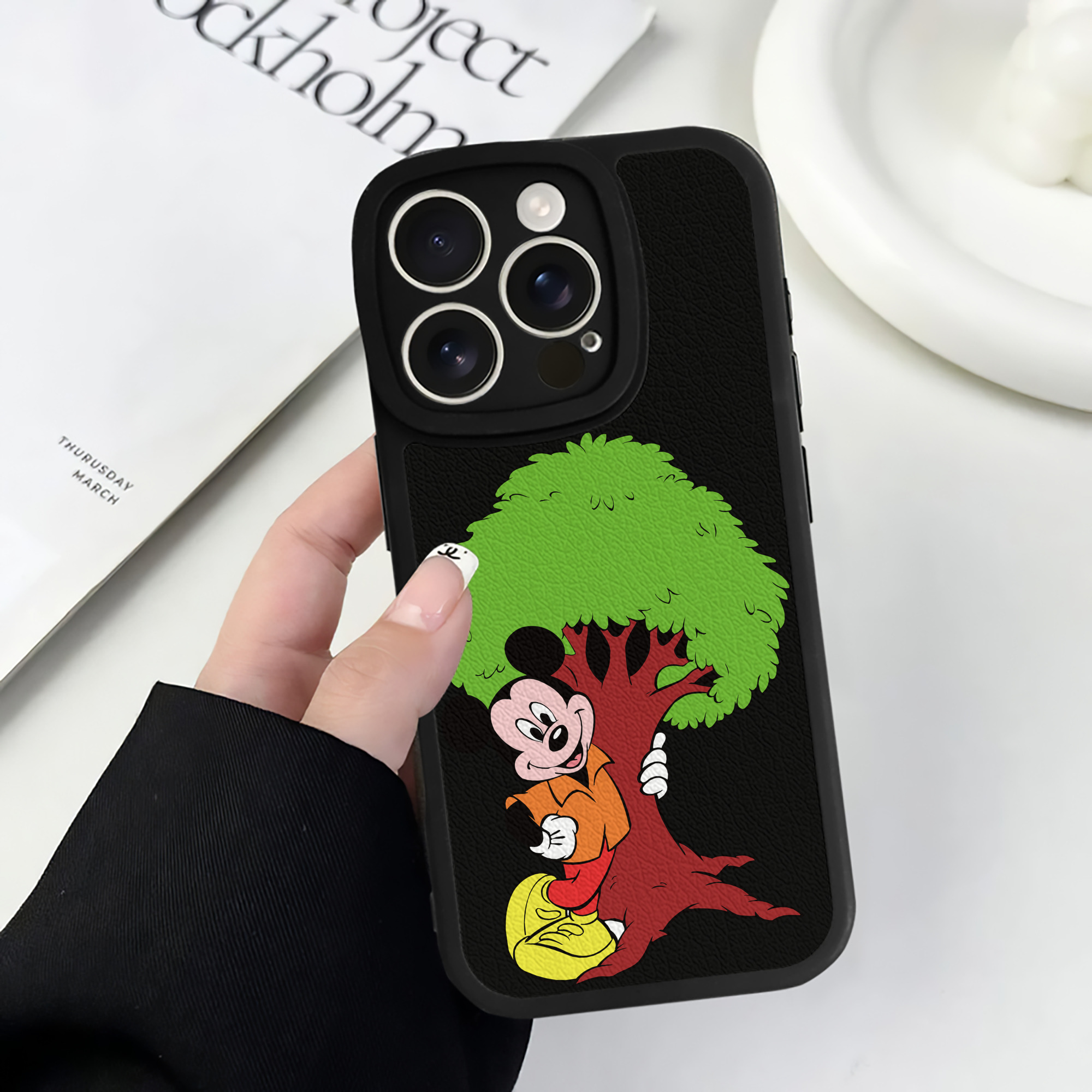 （画像用） ミッキーマウス Mickey Mouse 【iPhone 16シリーズ対応】シリコンスマホケース（レザー調） 材質：シリコン
